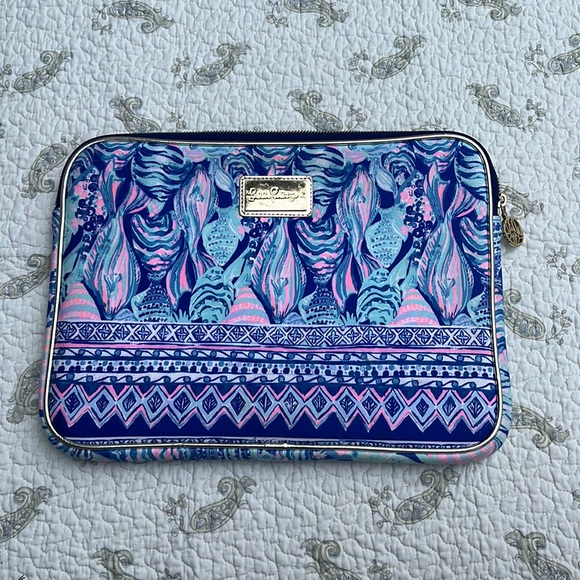 Lilly Pulitzer padded laptop case. - Picture 1 of 6